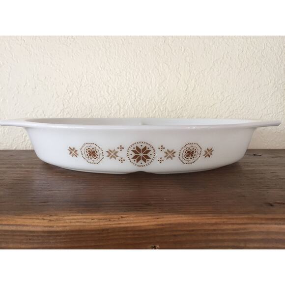 Pyrex Vintage Town & Country #963 Divided Dish Casserole Platter 1.5qt No Lid - Picture 1 of 9